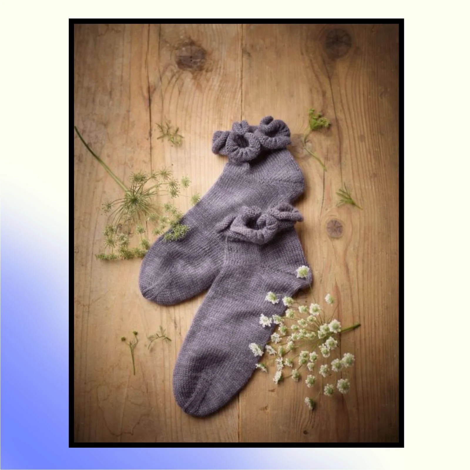 Romantische Socken stricken, Verspielte Socken mit Rüschen, Spitze und Mustern - Image 6
