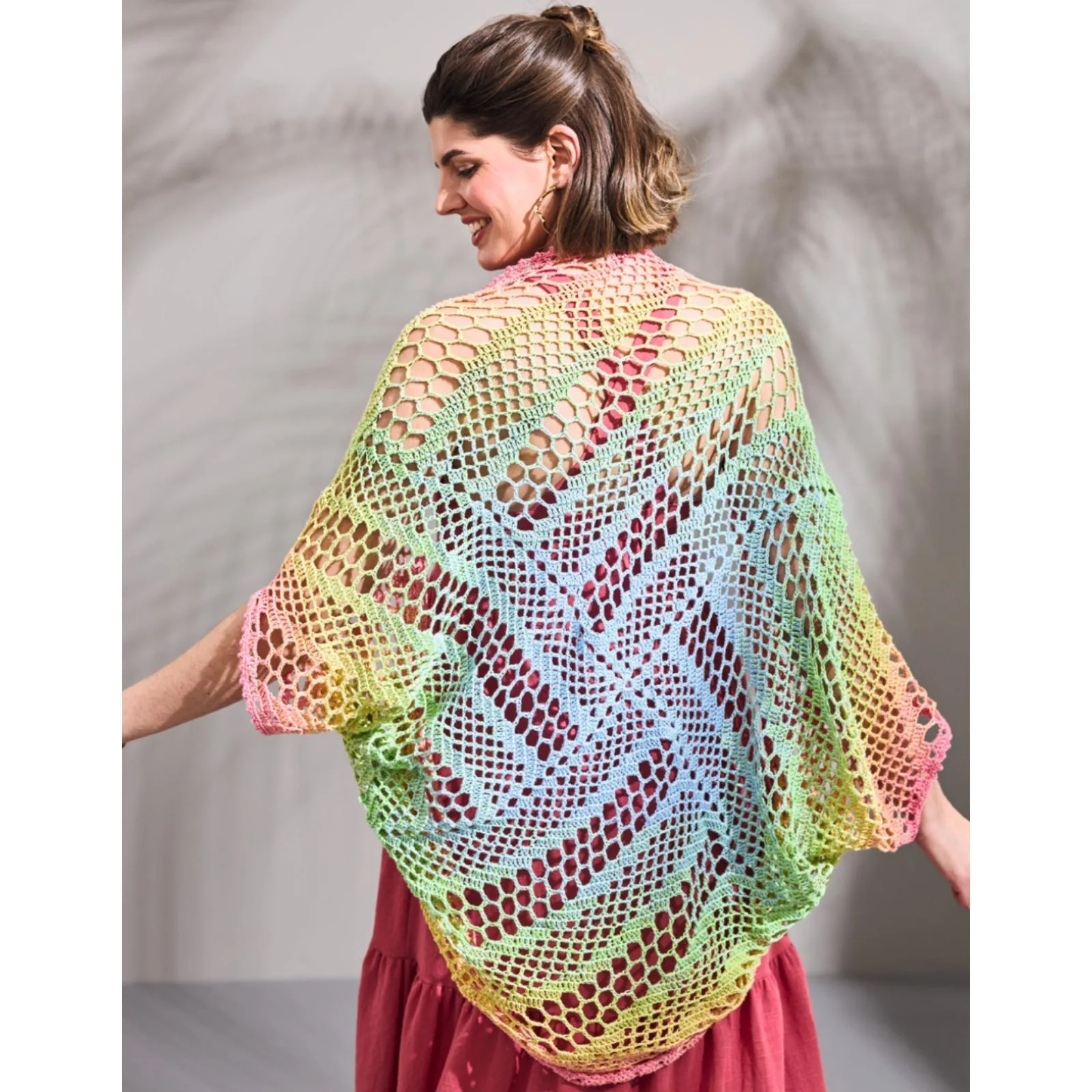 Anleitung (de) von © Woolly Hugs - Seelenwärmer Carmen - Maschenwelt 03/25