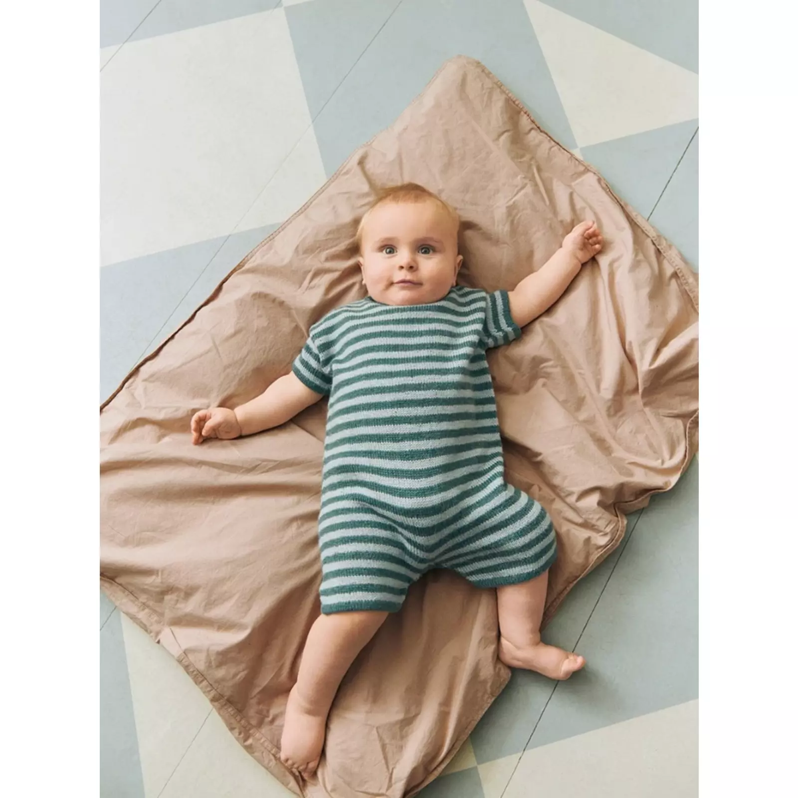 Sandnes Anleitungsheft 2603 Nr. 5 Theodore Playsuit Baby - Image 3