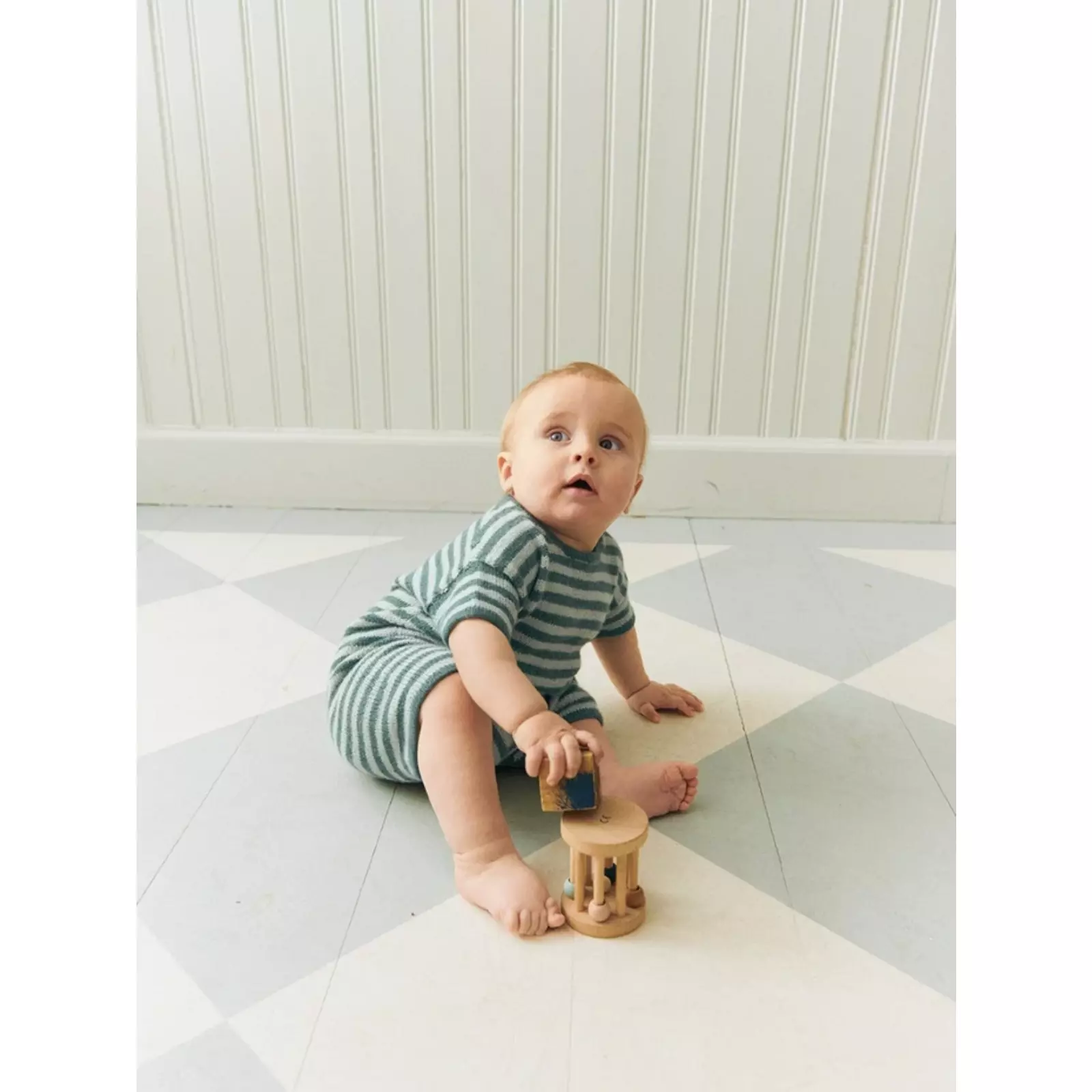 Sandnes Anleitungsheft 2603 Nr. 5 Theodore Playsuit Baby - Image 4