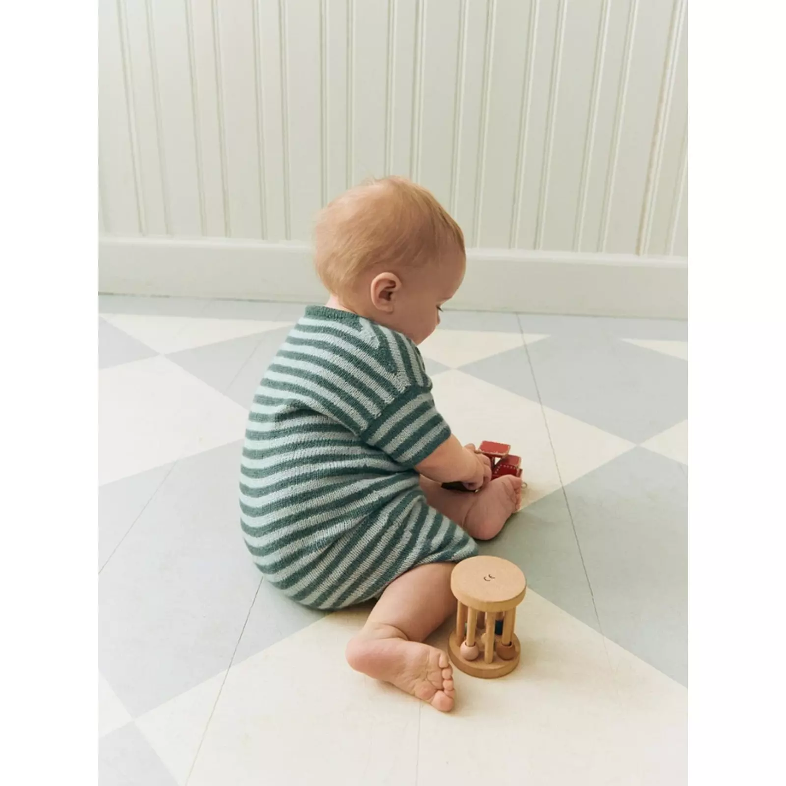 Sandnes Anleitungsheft 2603 Nr. 5 Theodore Playsuit Baby - Image 5