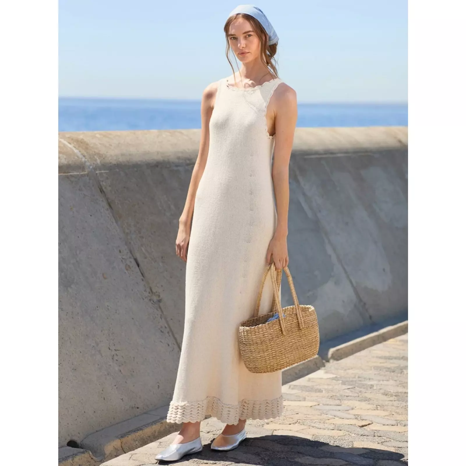 Sandnes Anleitungsheft Sommerstrick 2604 Nr. 10 Roselyn Long Dress - Image 3