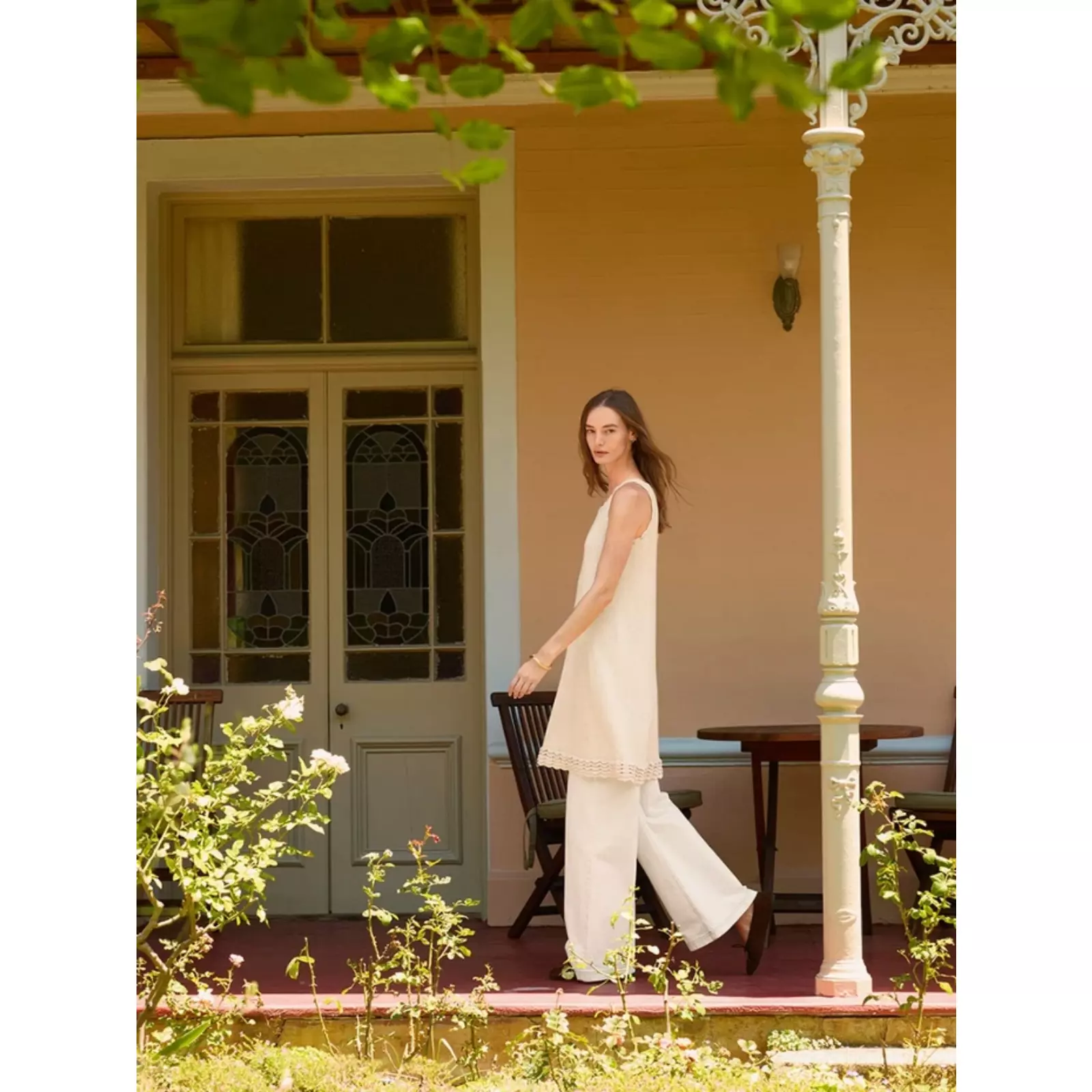 Sandnes Anleitungsheft Sommerstrick 2604 Nr. 9 Roselyn Short Dress - Image 3